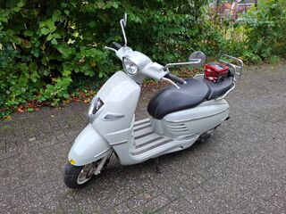 Snorscooter, Peugeot, Snorscooter, Django Heritage, lichtgrijs, 2017