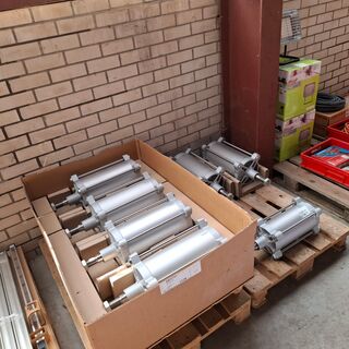7x Pneumatische cilinder Festo