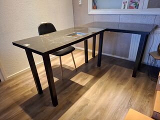 Behandeltafel voor o.a. manicure