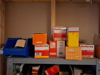 Partij installatiemateriaal incl 2x magazijnkast