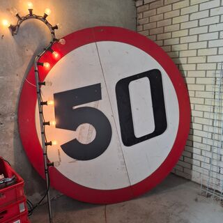 Verlichte Sinterklaas staf met ” 50 jaar ” bord