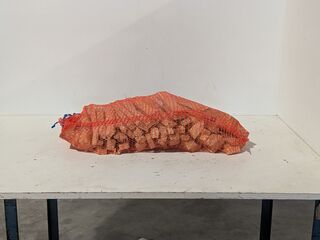 Pallet met aanmaakhout
