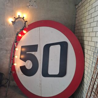 Verlichte Sinterklaas staf met ” 50 jaar ” bord
