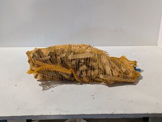 Pallet met aanmaakhout