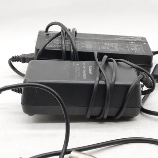 2x Fietsaccu lader, Giant, GLI270AA, NC-SSC04GNT