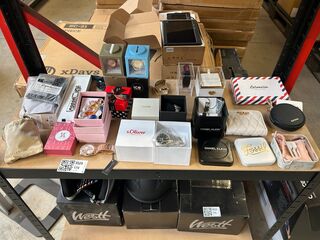 28x Horloges, sieraden en accessoires W.o. Vedder & Vedder, Cluse, Gue