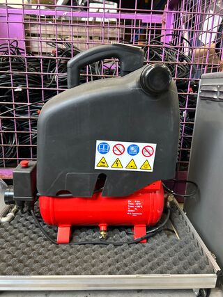 Spraytan-systeem met Super Silent Profi 66 compressor Sunny Spray