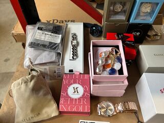 28x Horloges, sieraden en accessoires W.o. Vedder & Vedder, Cluse, Gue