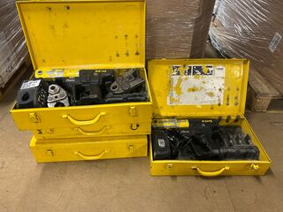 2x REMS accu-perstangen met persbekken, 4x metalen transportkoffers