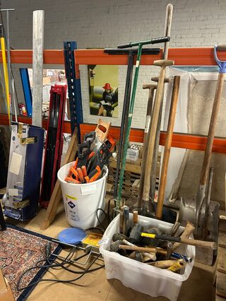 Partij bouwgereedschap en tuingereedschap