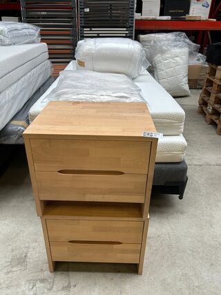 Boxpring 180×200 cm, matrassen en 2 nachtkastjes