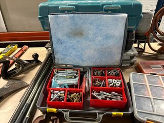 Partij gereedschap, bouwmaterialen en toebehoren W.o. Makita, Stanley