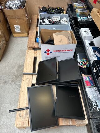 2x Pallet ICT accessoires w.o. beeldschermen, verlengsnoeren, W.o. Del