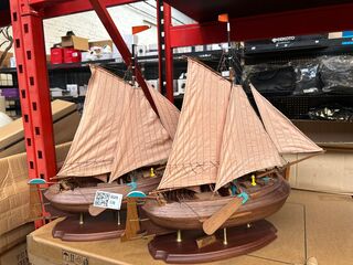 2x Houten modelschip