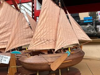 2x Houten modelschip
