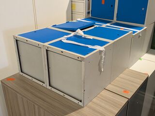 8x Divers kantoormeubel