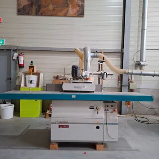 Freesbank met rollen aanvoer en divers toebehoren Griggio, T220 en GV/