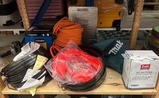 Partij gereedschappen, kabels en werkplaatsbenodigdheden W.o. Louis, V
