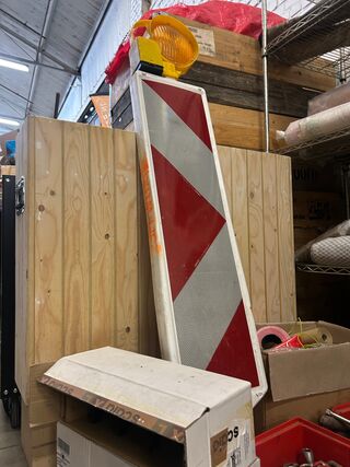 Partij bouwmaterialen, zwaar handgereedschap en werkplaatsbenodigdhede