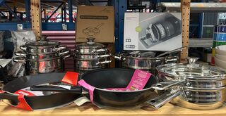 Partij pannen en keukenbenodigheden W.o. Alora, Tefal, Blaumann
