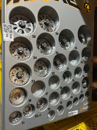 MICHE Components display met diverse fietscassettes en tandwielen
