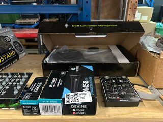 7x Muziekinstrumenten, studio- en audioapparatuur W.o. Devine, Roland