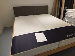 Bed met twee matrassen