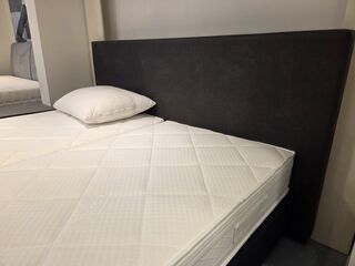2x Maatwerk hardbox 20 cm (90×200 cm) met twee matrassen, hoofdbord 18