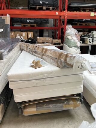 Bed met twee matrassen