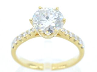 Geelgouden ring met een grote natuurlijke diamant van 2.03 carat