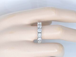 Witgouden alliance ring met grote diamanten