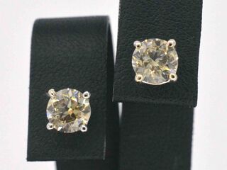 Gouden solitair oorbellen met 2.00 carat natuurlijke diamant