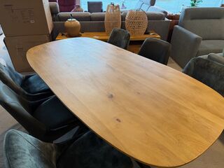 Eettafel, zwart metalen spinpoot naturel