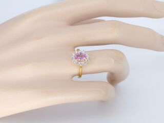 Gouden ring met diamanten en 1.53 carat pink sapphire