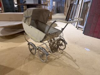 Kinderwagen decoratie  créme