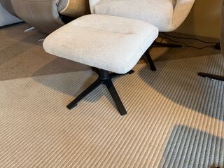 Fauteuil + hocker lichtgrijs
