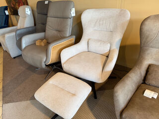 Fauteuil + hocker lichtgrijs