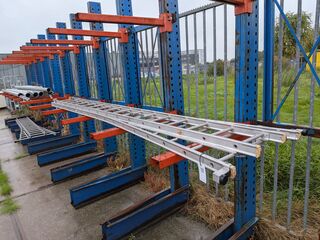 2-delige uitschuifbare ladder met gevelrol, 2×16-treeds