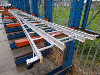 2-delige uitschuifbare ladder met gevelrol, 2×16-treeds