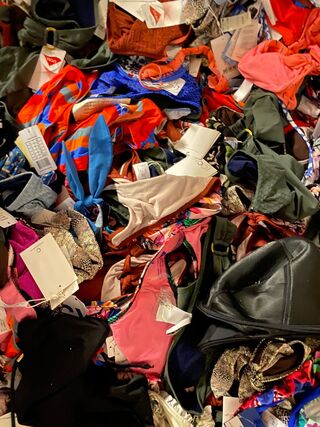 Ca. 175x Badmode, bikinibroekjes en -topjes, Cyell, Triumph, Beachlife