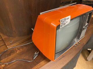 Draagbare zwart-wittelevisie, Erres, 126131/14Z, oranje