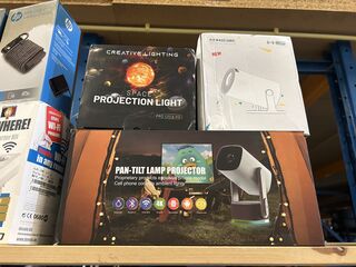 Partij elektronica w.o. HP laptopladers, Devolo WiFi-adapters en diver
