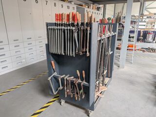 Ca. 85x Diverse lijmklemmen op transportwagen o.a. Bessey
