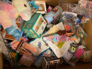 Ca. 212x Speelgoed, knutselen en handelsgoederen, Cricut, SES, Funko E