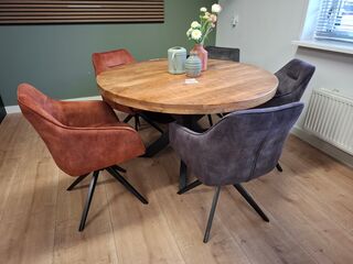 Ronde eetkamertafel met 5 stoelen