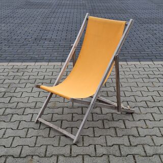 Ca. 63x houten strandstoel met gekleurde zitting | rood, oranje en gee