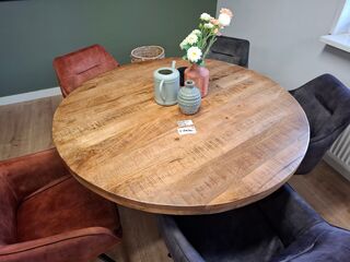 Ronde eetkamertafel met 5 stoelen