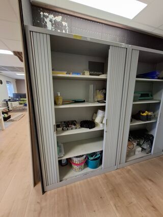 2x Lameldeurkast met inhoud