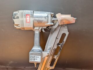 Pneumatische tacker met schuin magazijn Senco