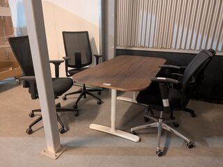 Bureau met 4x bureaustoel